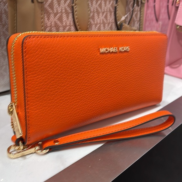 MICHAEL KORS JST
Leather Continental Wristlet Phone Case Wallet
Poppy
NWT - Picture 3 of 16